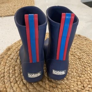 Boys size 7/8 totes rain boots